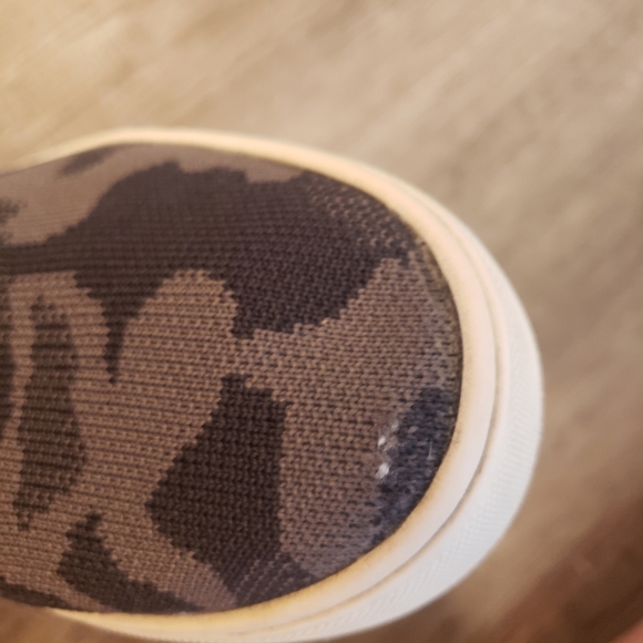 Rothy's Sneaker Camo size 9 - Picture 3 of 10